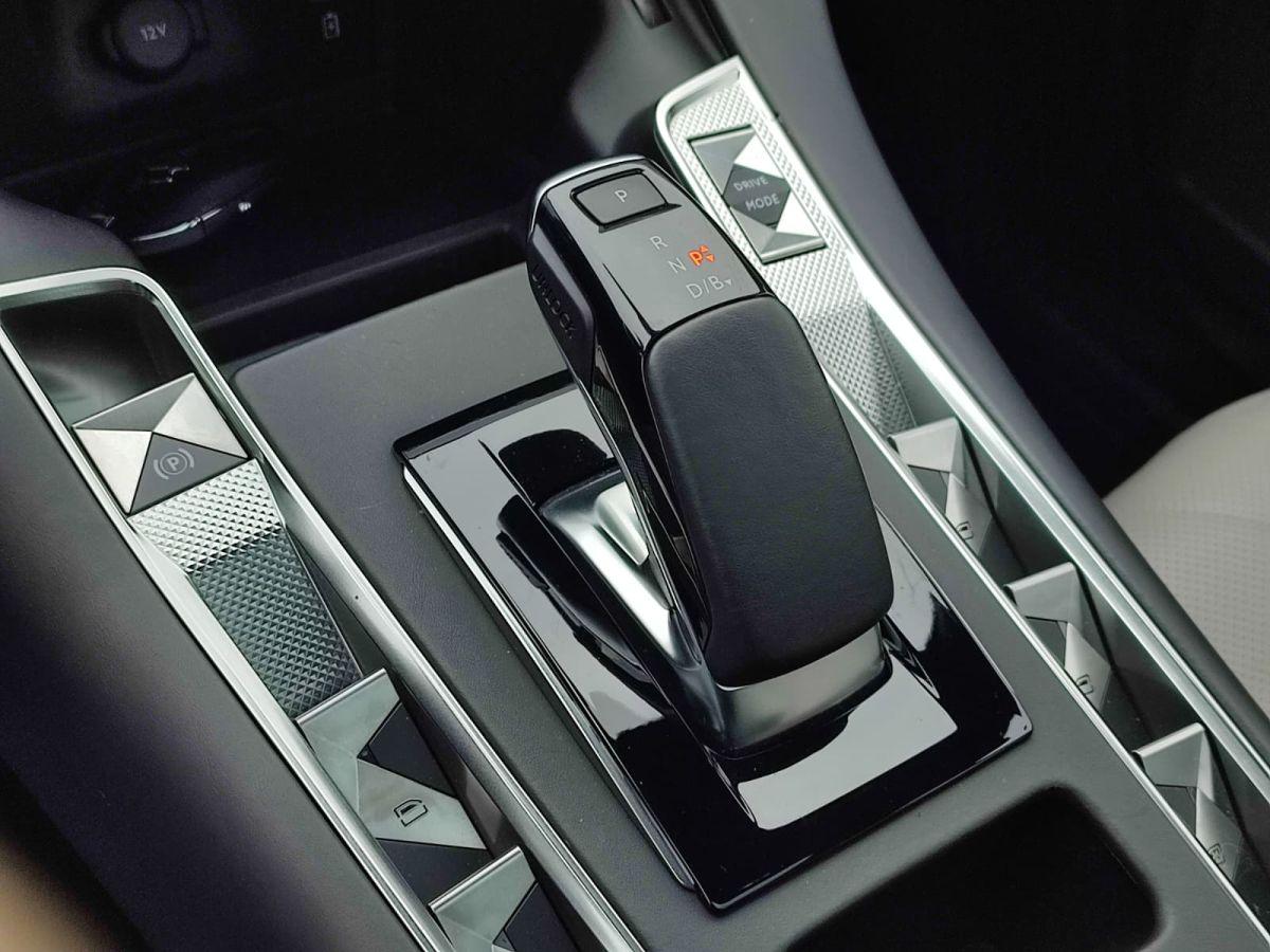 DS 7 ESPRIT DE VOYAGE E-TENSE 4X4 300