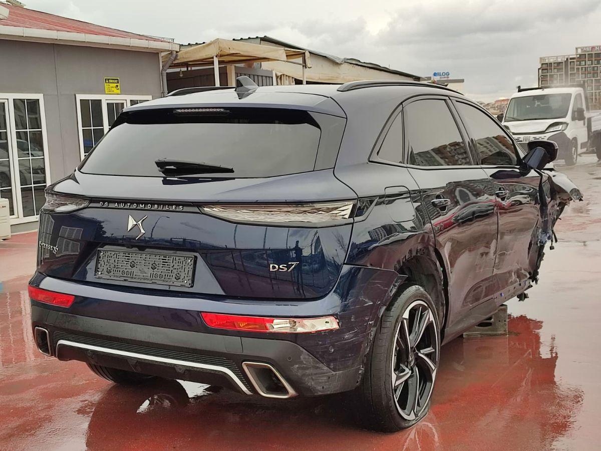 DS 7 ESPRIT DE VOYAGE E-TENSE 4X4 300
