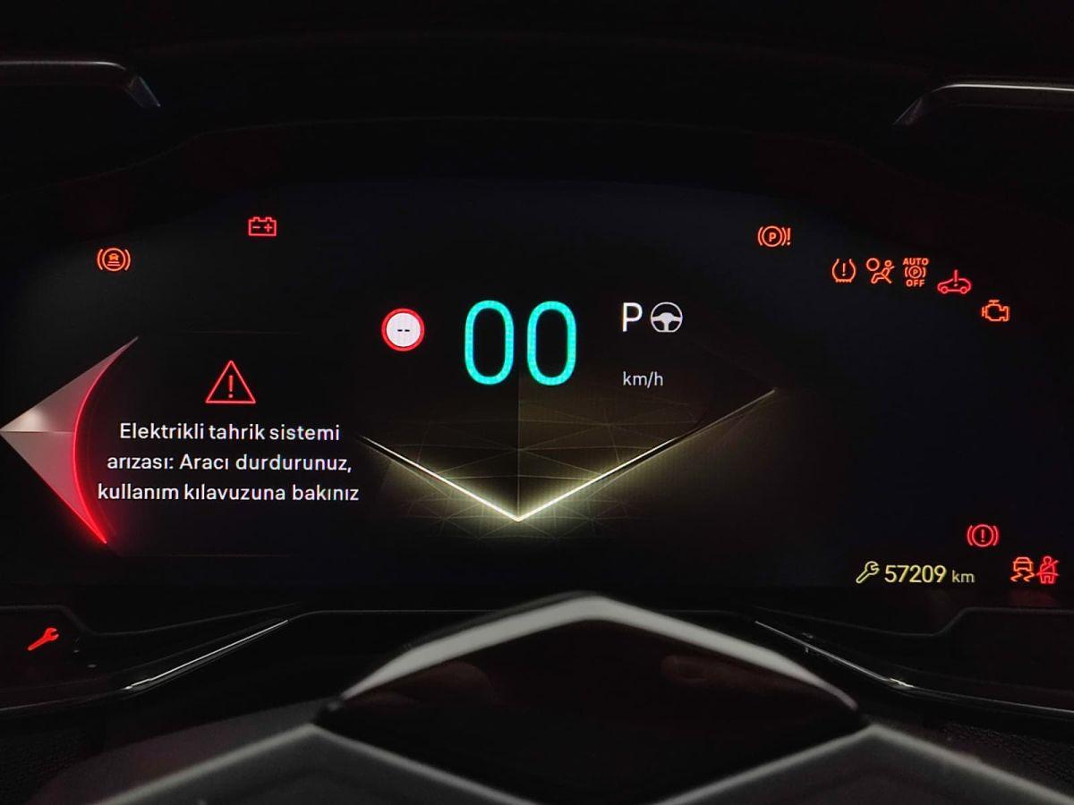 DS 7 ESPRIT DE VOYAGE E-TENSE 4X4 300