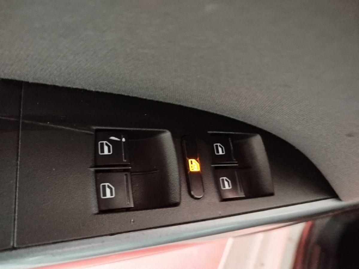 LEON 1.6 TDI CR (105) STYLE