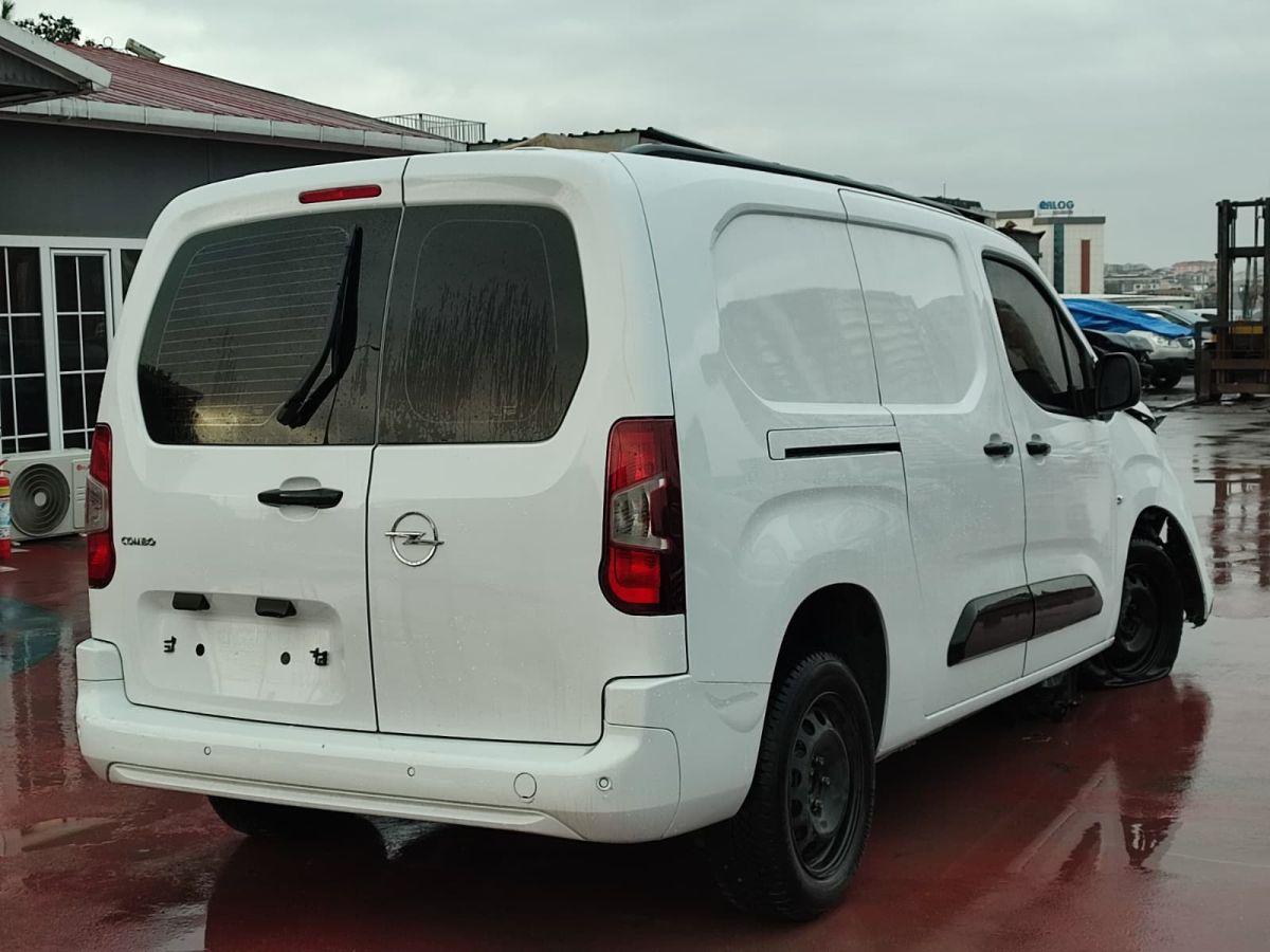 COMBO CARGO 1.5 DIZEL AT8 130 ULTIMATE XL FL