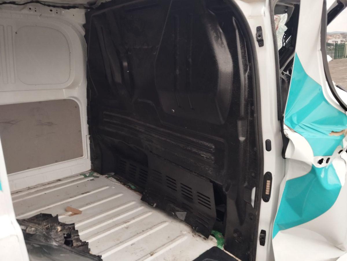 TRANSIT CUSTOM VAN 320S EB UPG 136 TREND