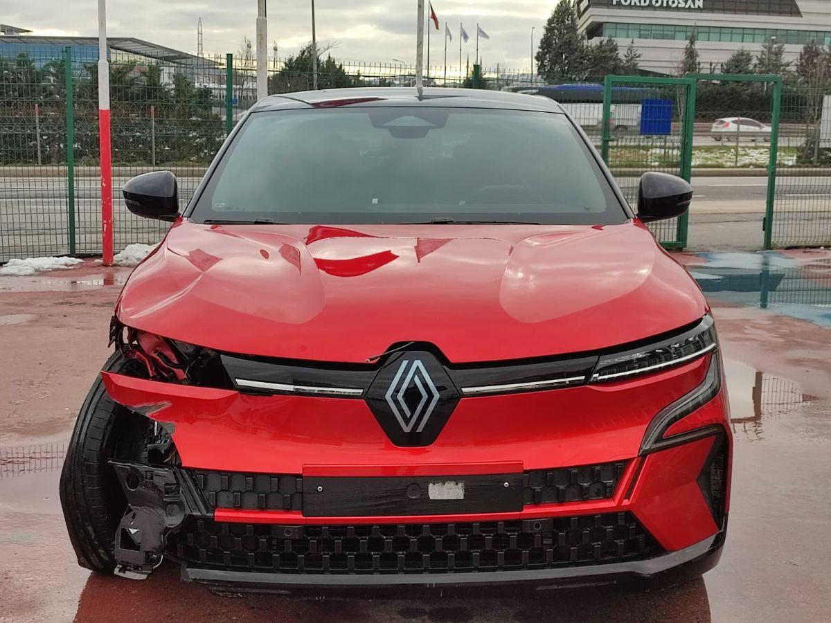 MEGANE E-TECH ICONIC EV60 220