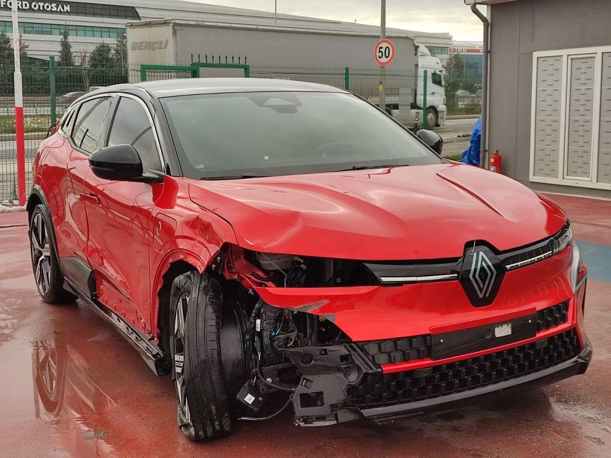 MEGANE E-TECH ICONIC EV60 220