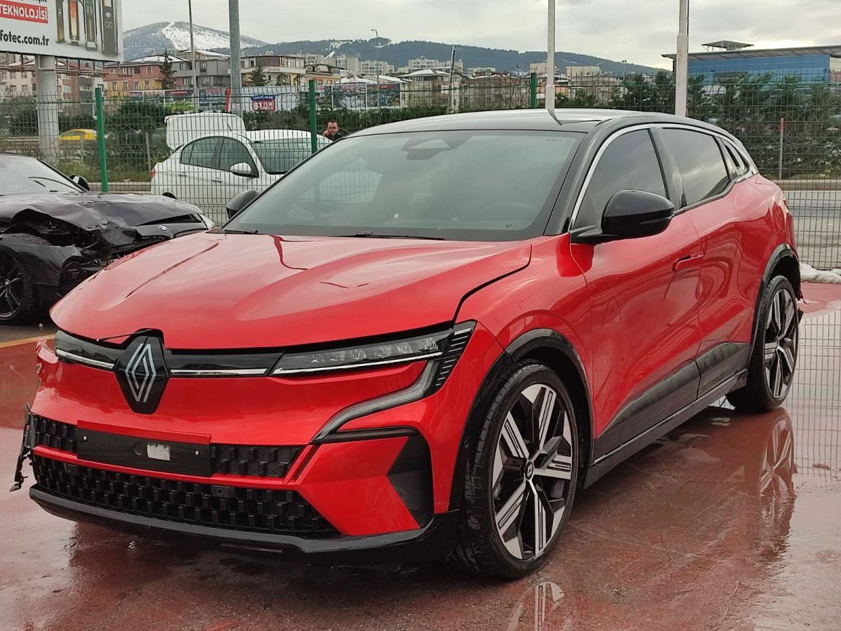 MEGANE E-TECH ICONIC EV60 220