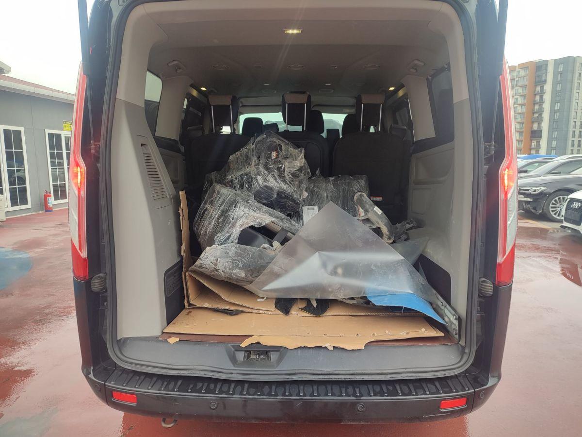 TOURNEO CUSTOM 320L UPGRADE 170 6AT TITANIUM