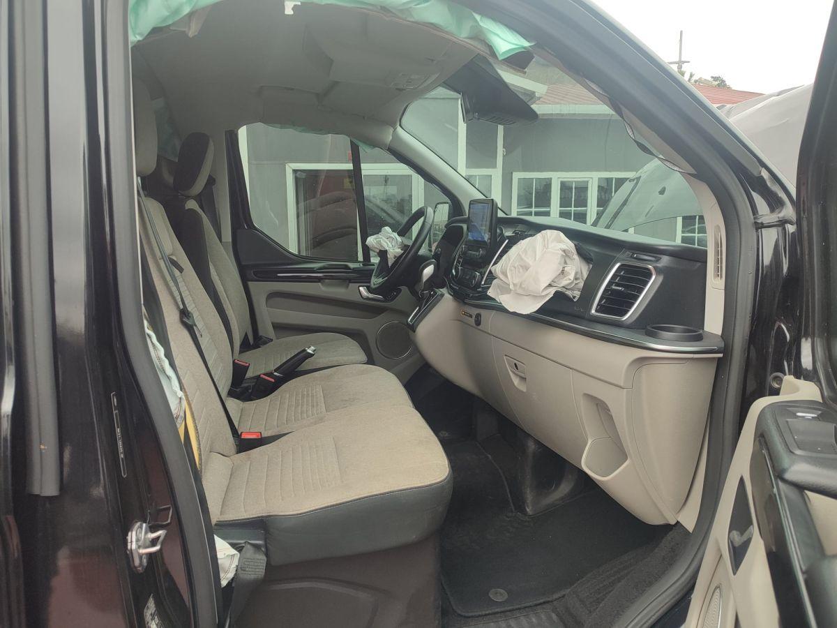 TOURNEO CUSTOM 320L UPGRADE 170 6AT TITANIUM