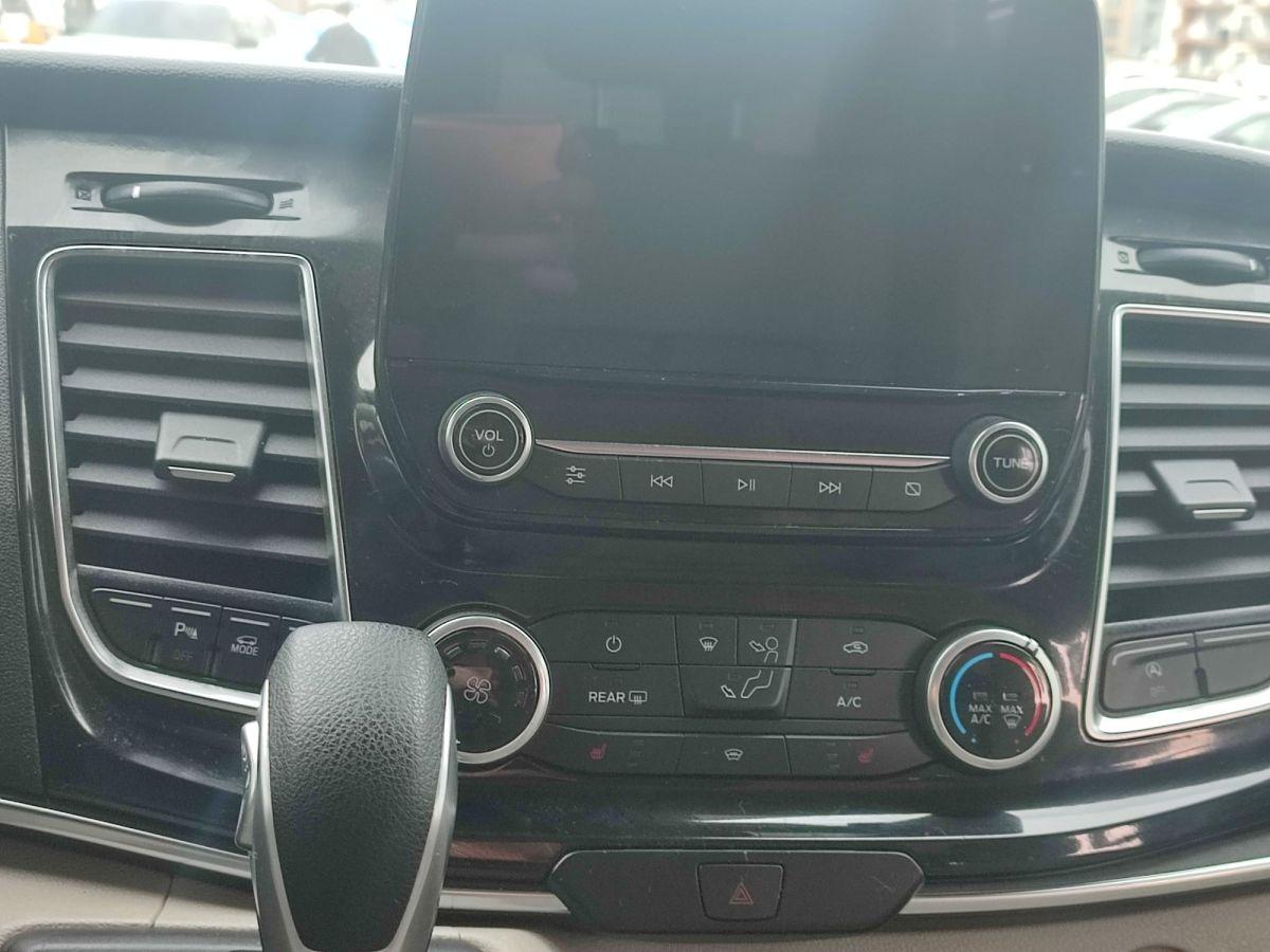 TOURNEO CUSTOM 320L UPGRADE 170 6AT TITANIUM