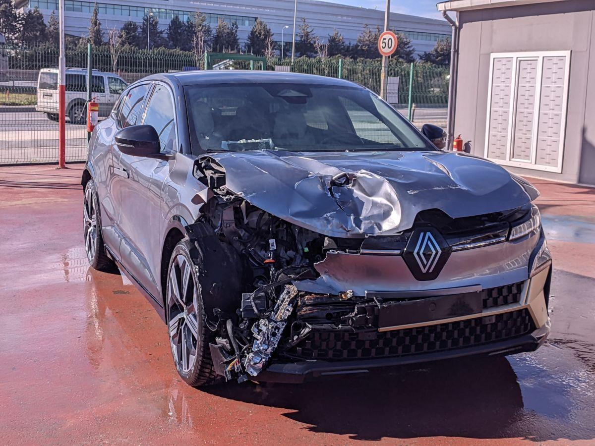 MEGANE E-TECH ICONIC EV60 220