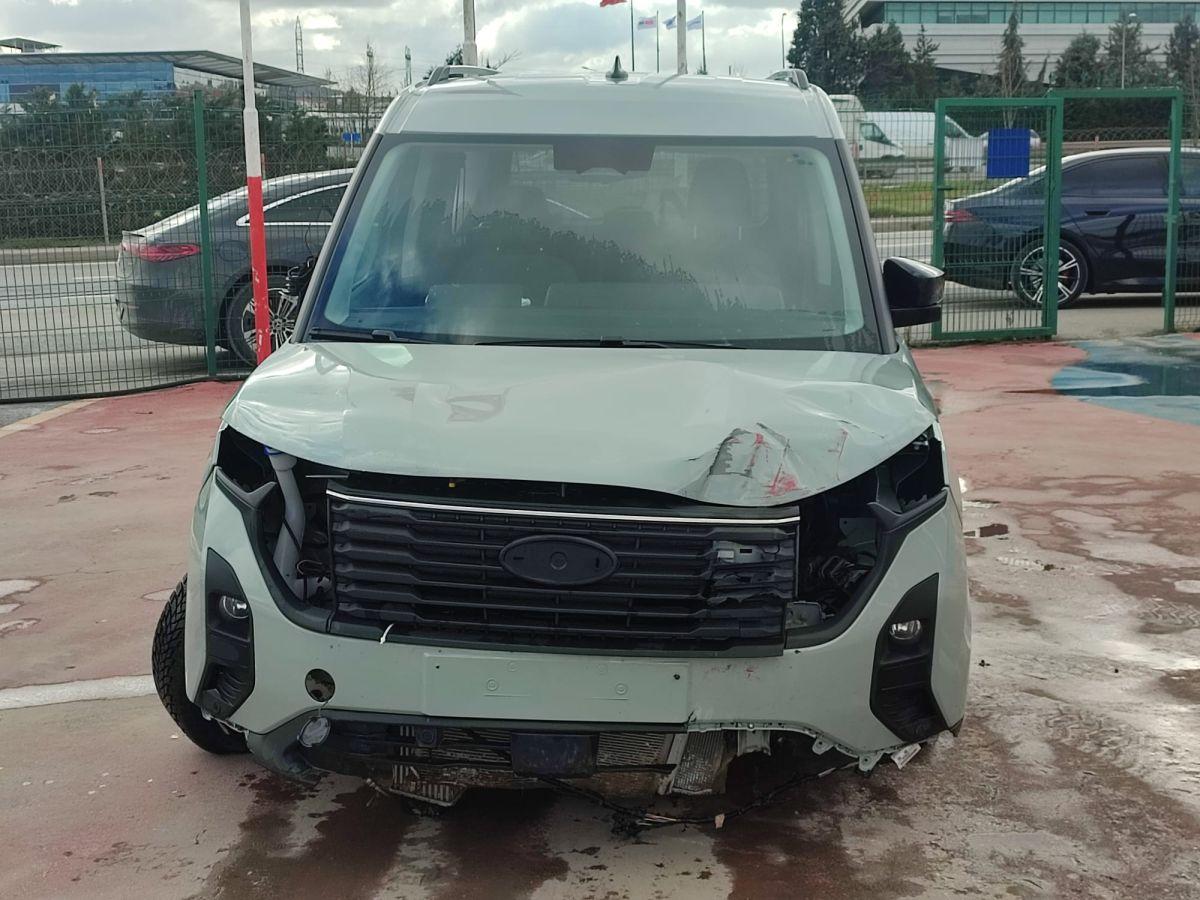 TOURNEO COURIER 1.0 P 125 AT TITANIUM