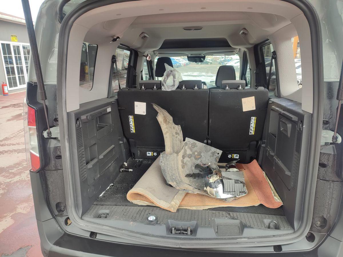 TOURNEO COURIER 1.0 P 125 AT TITANIUM