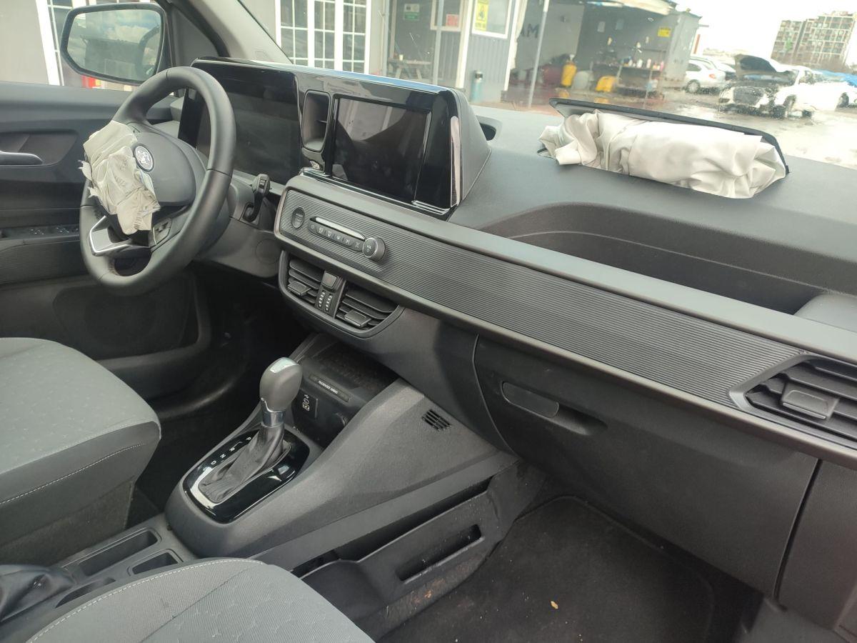 TOURNEO COURIER 1.0 P 125 AT TITANIUM