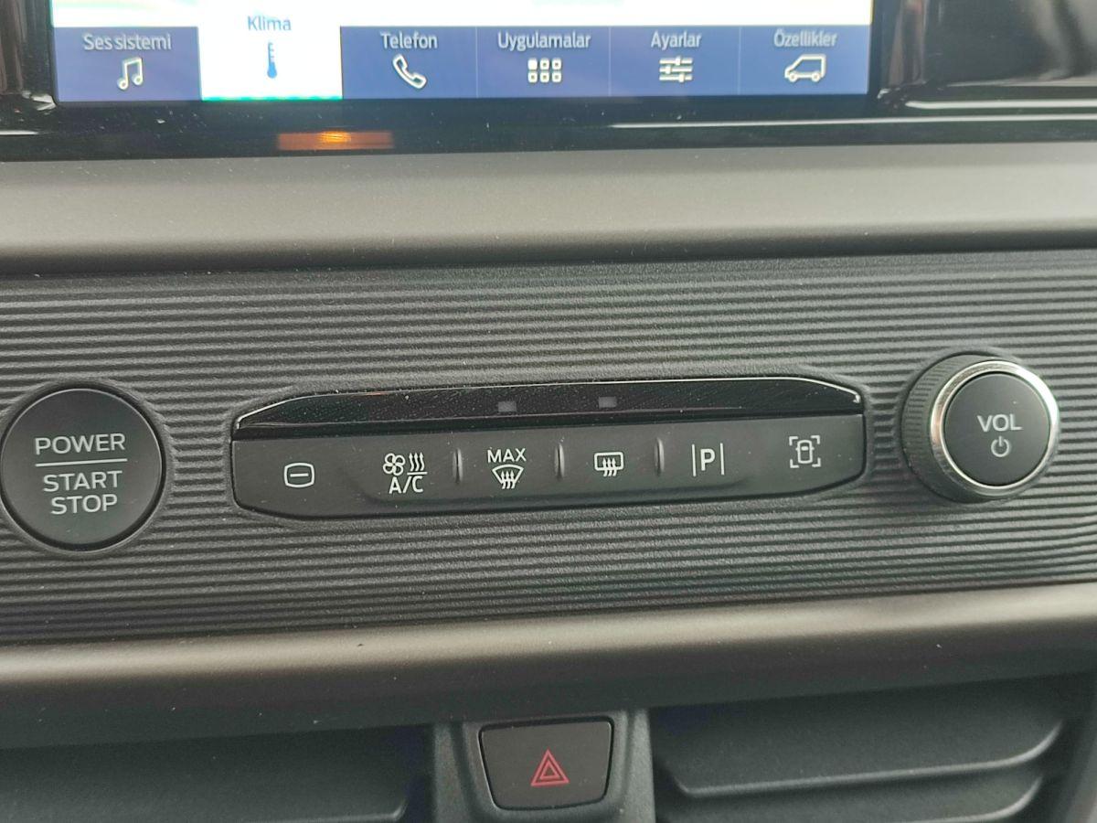 TOURNEO COURIER 1.0 P 125 AT TITANIUM