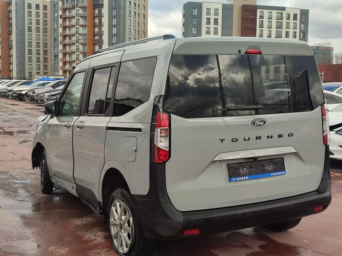 TOURNEO COURIER 1.0 P 125 AT TITANIUM