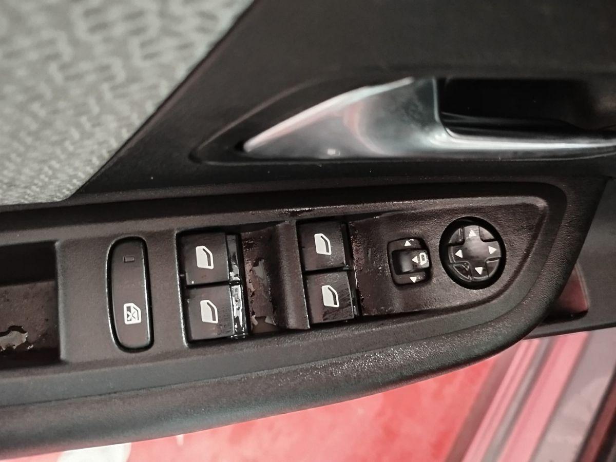 C4 X SHINE BOLD 1.2 PURETECH 130 EAT8