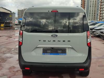 TOURNEO COURIER 1.0 P 125 AT TITANIUM