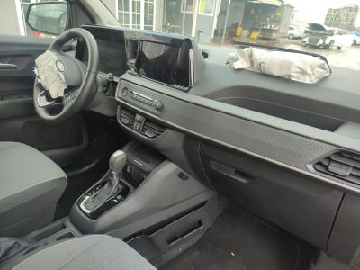 TOURNEO COURIER 1.0 P 125 AT TITANIUM