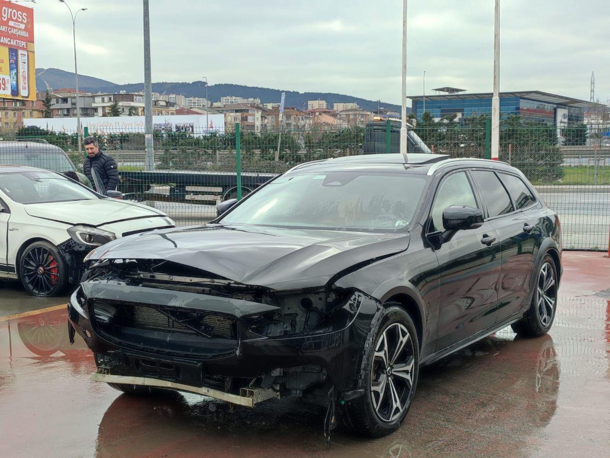 V90 CROSS COUNTRY ULTIMATE BRIGHT