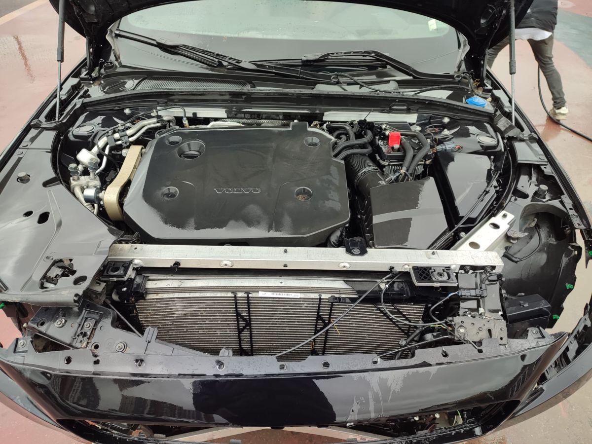 V90 CROSS COUNTRY ULTIMATE BRIGHT