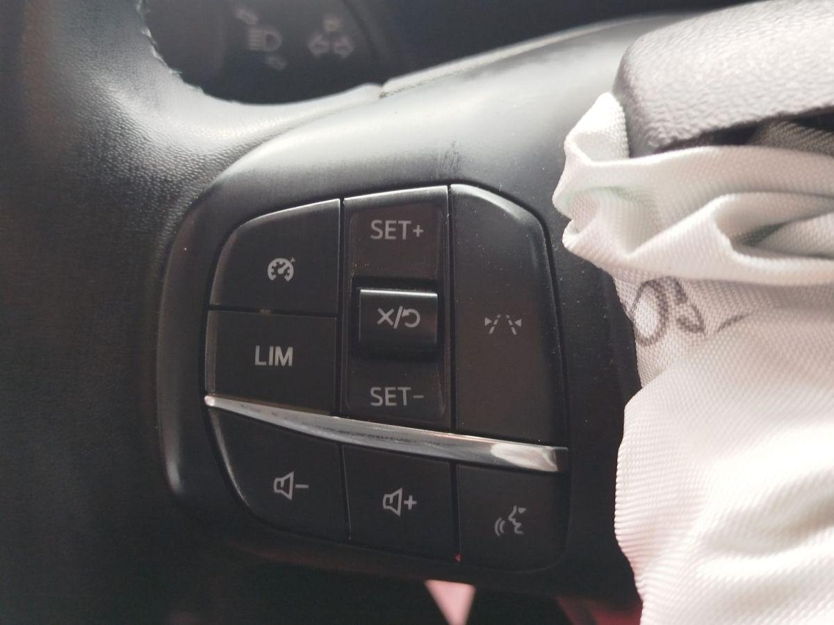 TOURNEO COURIER 1.0 P 125 AT TITANIUM