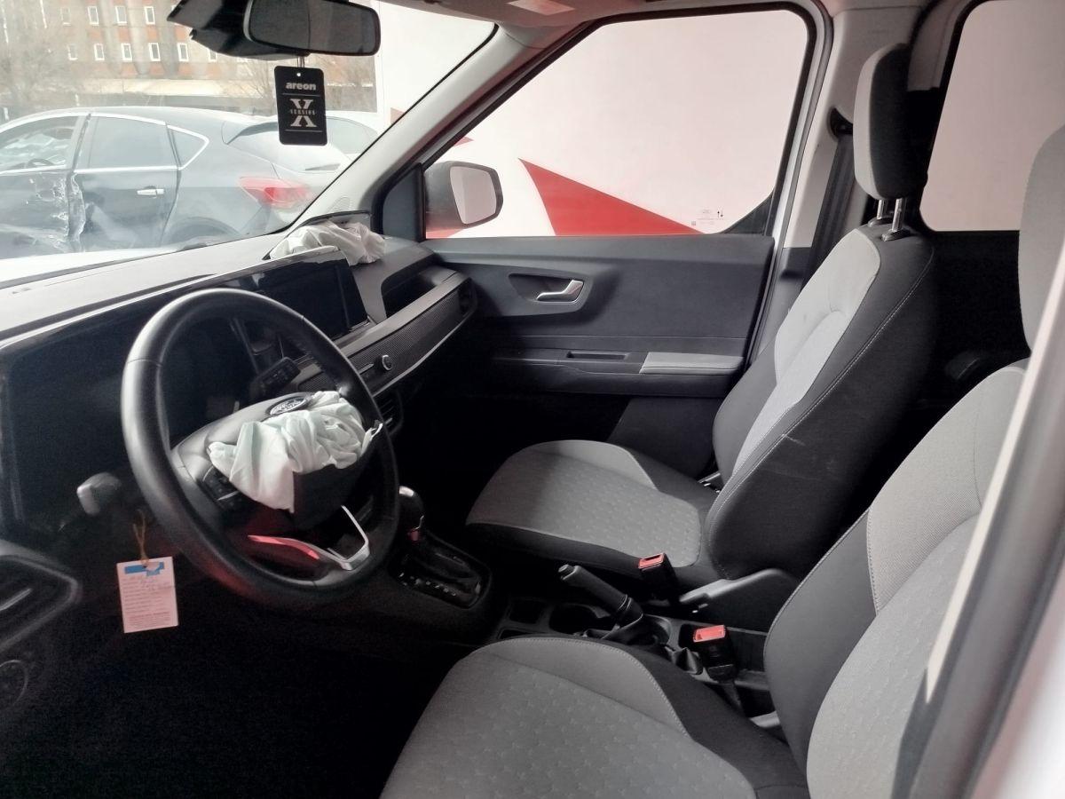 TOURNEO COURIER 1.0 P 125 AT TITANIUM