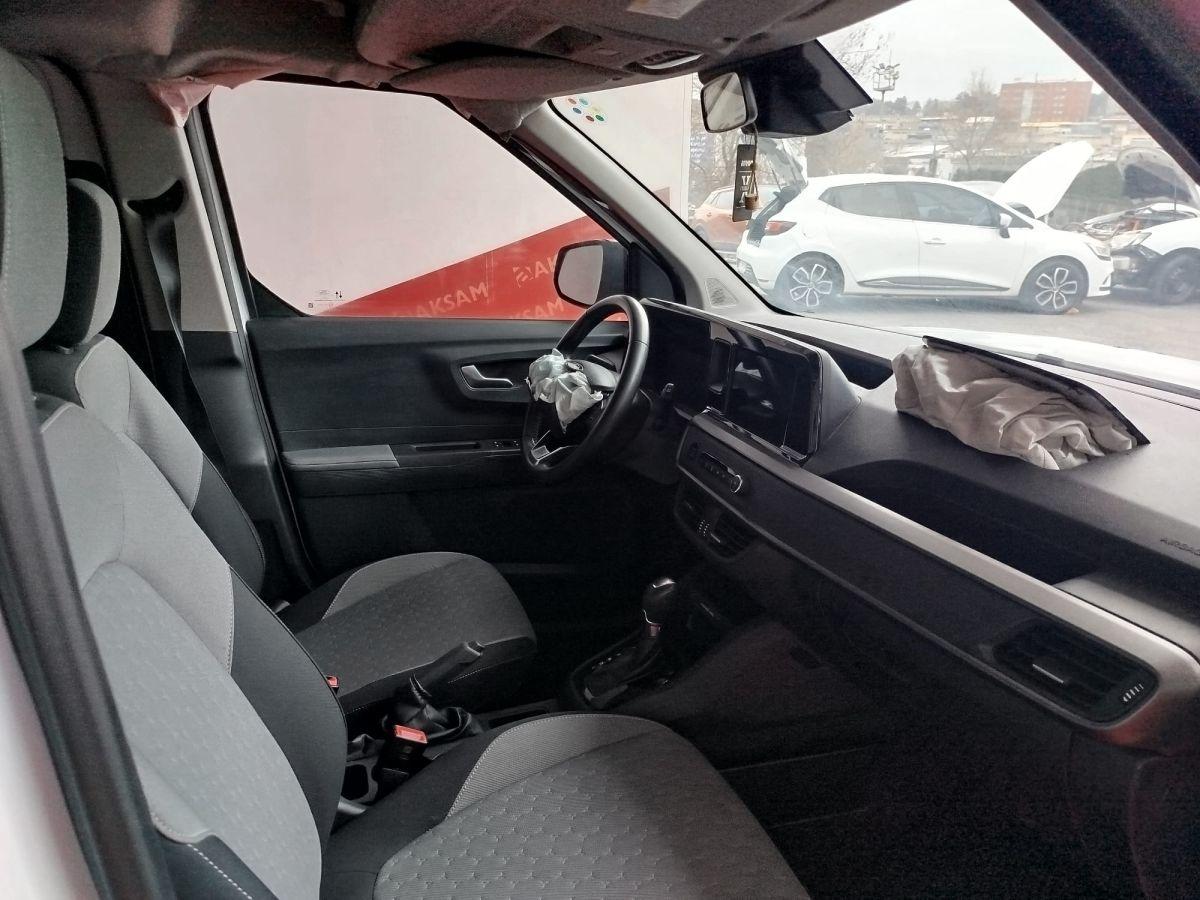 TOURNEO COURIER 1.0 P 125 AT TITANIUM