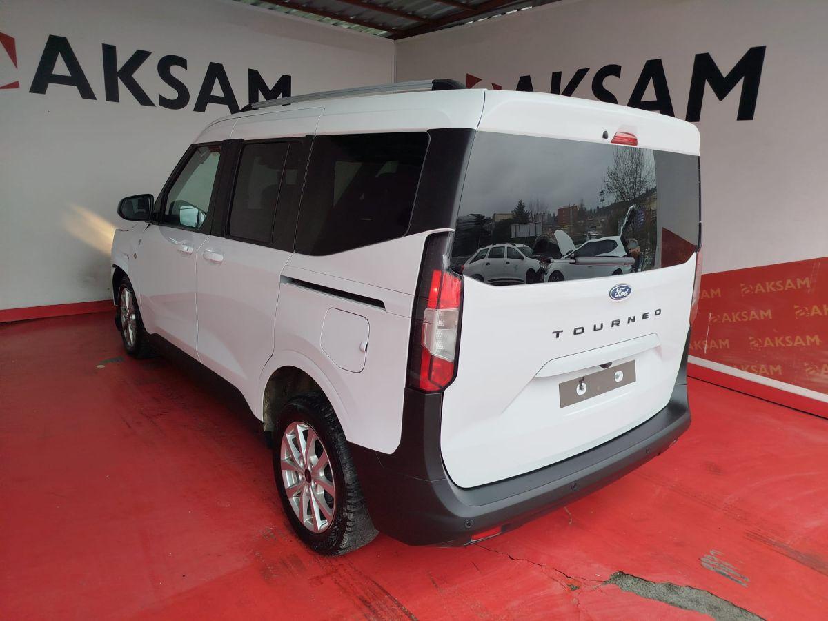 TOURNEO COURIER 1.0 P 125 AT TITANIUM