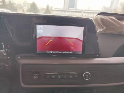 TOURNEO COURIER 1.0 P 125 AT TITANIUM