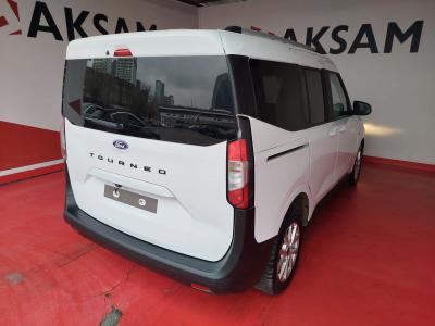 TOURNEO COURIER 1.0 P 125 AT TITANIUM