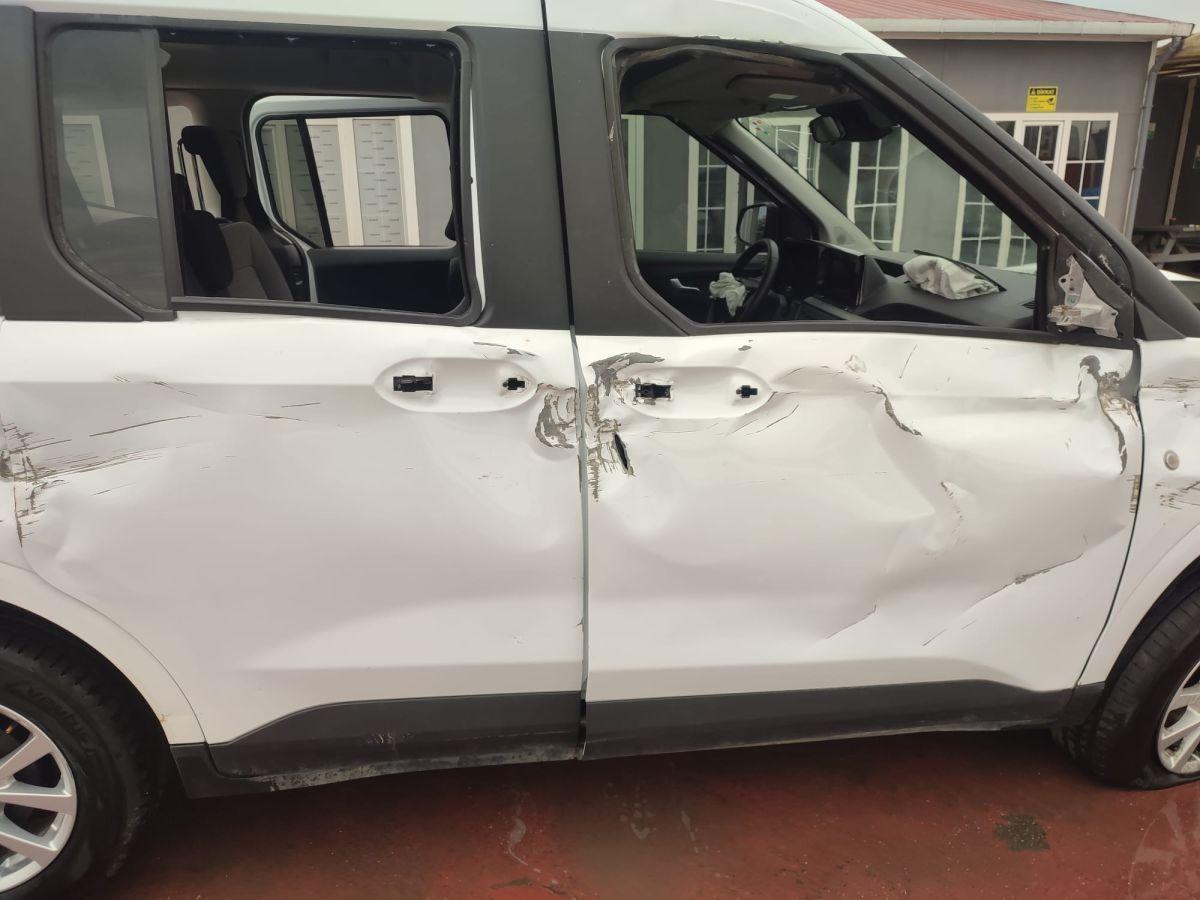 TOURNEOCOURIERKOMBI 1.5 TDCI 100 SCR TITANIUM