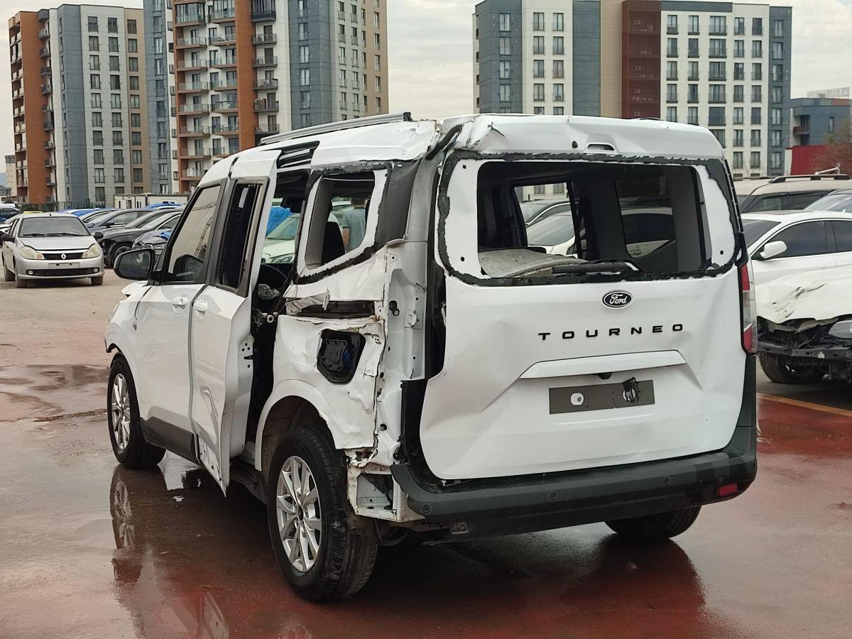 TOURNEOCOURIERKOMBI 1.5 TDCI 100 SCR TITANIUM