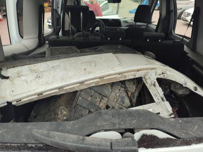 TOURNEOCOURIERKOMBI 1.5 TDCI 100 SCR TITANIUM