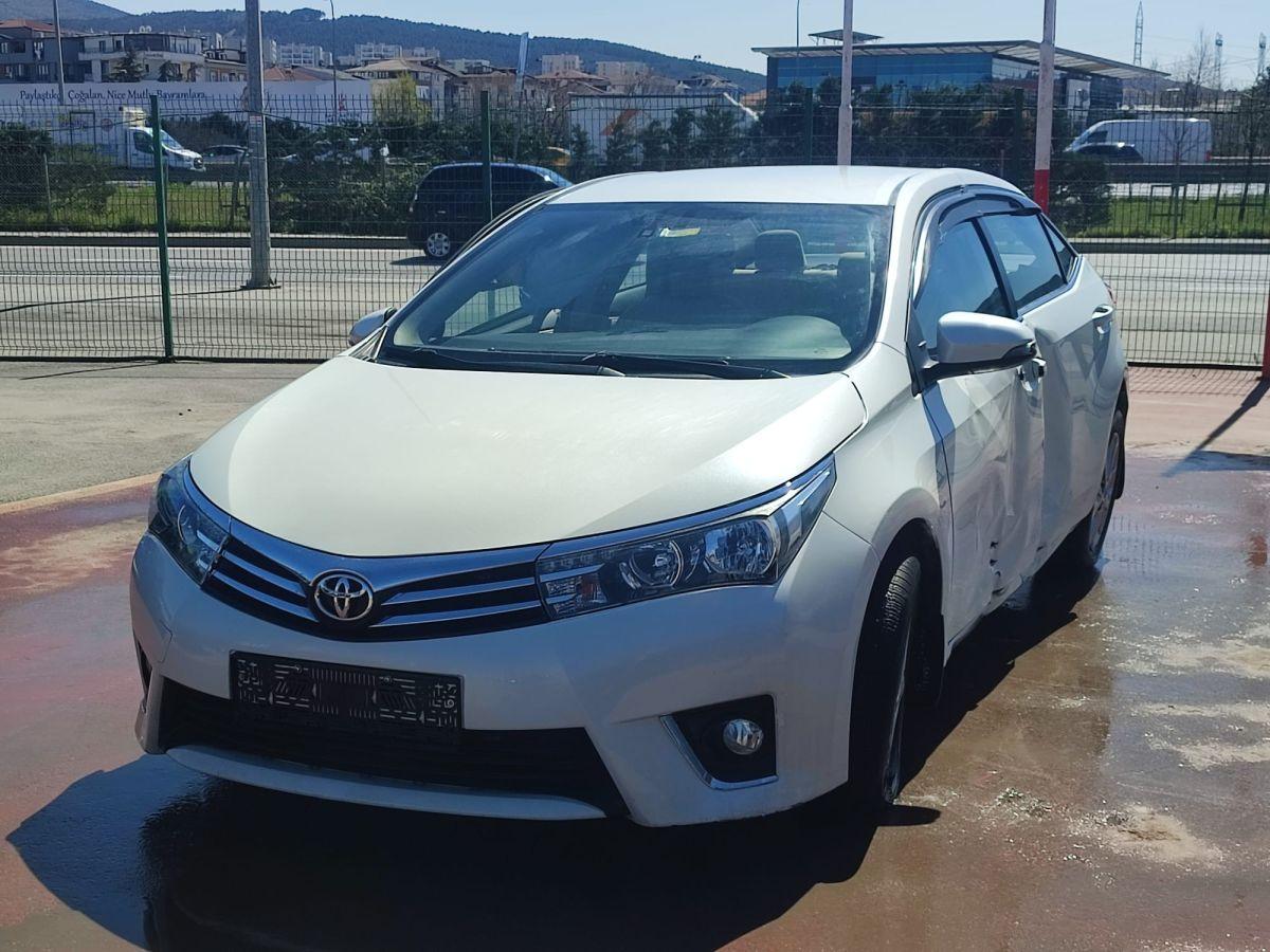 COROLLA 1,6 ADVANCE