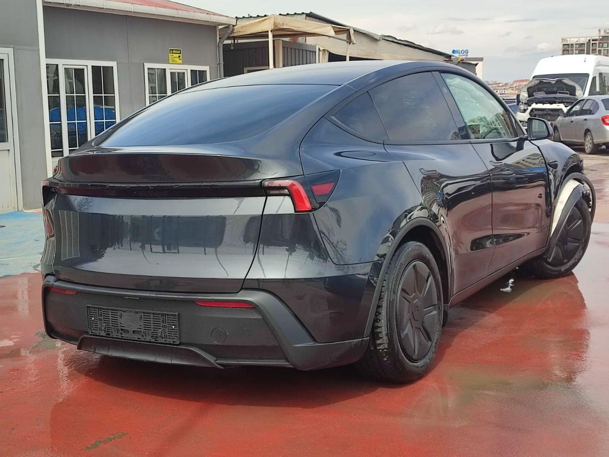 MODEL Y STANDART